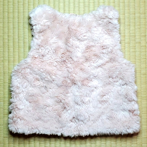 H&M Pale Pink Faux Fur Vest, girls size 4-5 - Picture 3 of 8